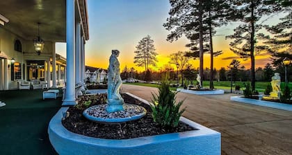 Serene Island Retreat w/ Scenic River View & Plush Bed