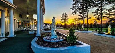 Serene Island Retreat w/ Scenic River View & Plush Bed