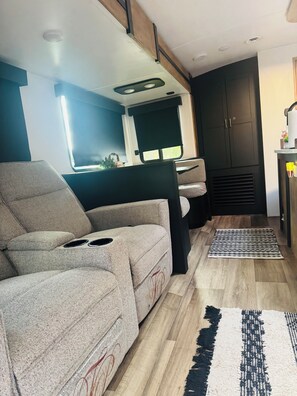 Lobby - Cozy 2-bedroom RV in welcoming Beaverton with AC, WiFi (Beaverton)