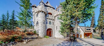 Mountain Castles with fireplace, hot tub, stunning views of Schweitzer and lake