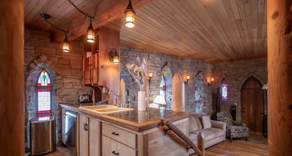 Mountain Castles with fireplace, hot tub, stunning views of Schweitzer and lake
