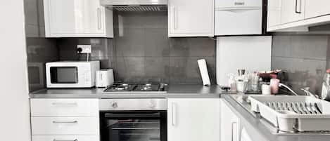 Tủ lạnh, lò vi sóng, lò nướng, bếp nấu