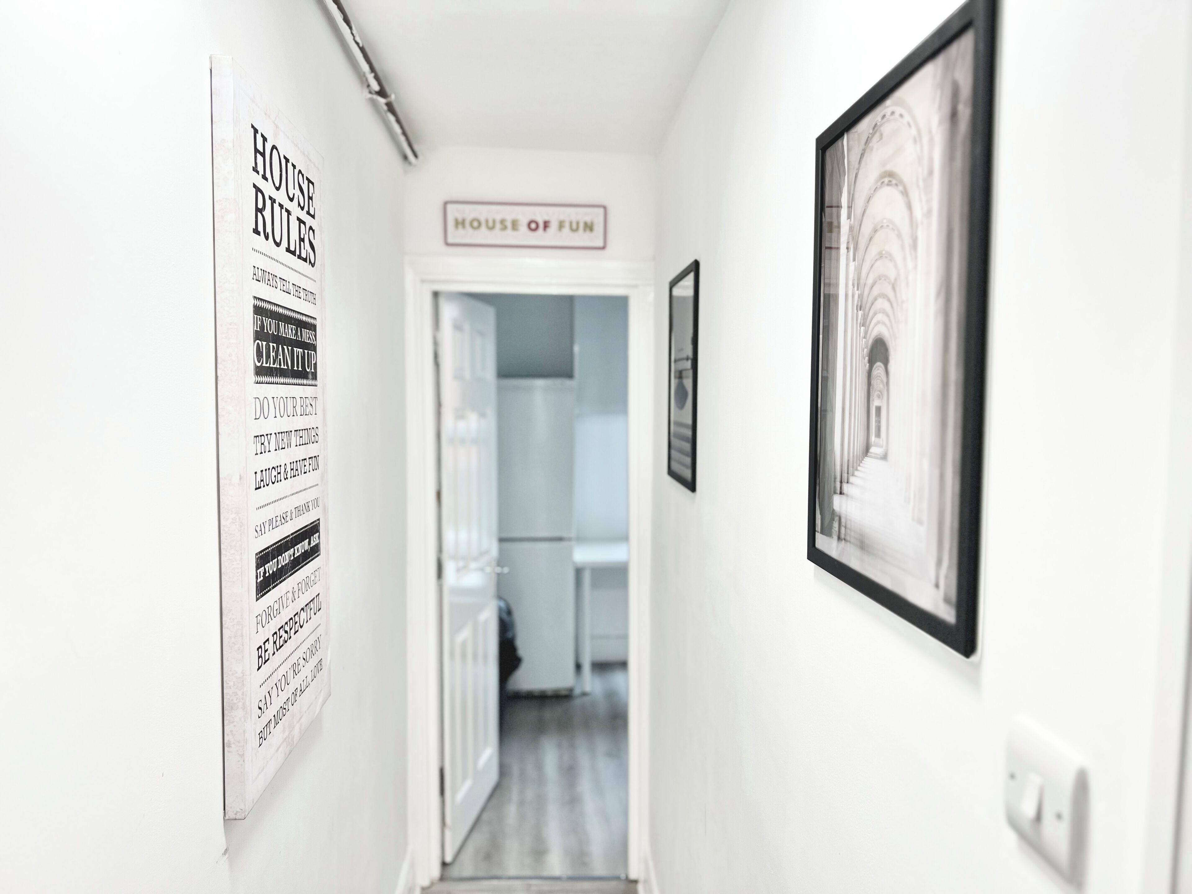 Full-size fridge, microwave, oven, stovetop