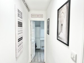 Full-size fridge, microwave, oven, stovetop - New House 5 rooms 3 bath (London)