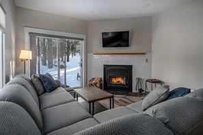 Smart TV y chimenea