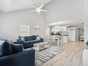 聯排別墅, 多張床 (High Tides) | 起居區