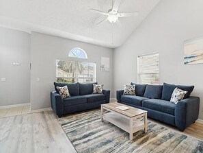 聯排別墅, 多張床 (High Tides) | 起居區