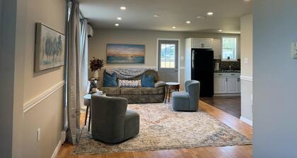 Cozy Mountainview Bungalow. French Fishing Village. Whale Watching tours.