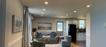 Cozy Mountainview Bungalow. French Fishing Village. Whale Watching tours.