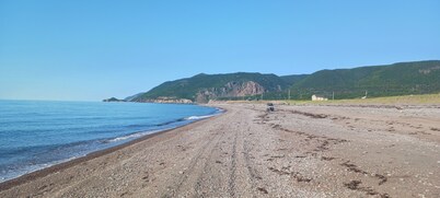 Cozy Mountainview Bungalow. French Fishing Village. Whale Watching tours.