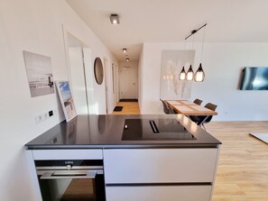 Kühlschrank, Ofen, Herdplatte, Geschirrspüler