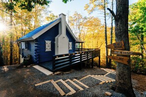 Exterior - Blue’s Nook: Mountain View’s, Cedar Barrel Hot Tub, and close to Downtown (Blue Ridge)