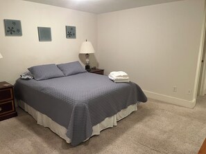 2 bedrooms, desk, free WiFi, bed sheets