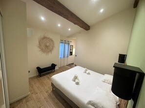 2 室のベッドルーム、WiFi (無料)、ベッドシーツ