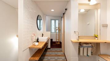 Economy Townhome, 2 Bedrooms, City View | Bathroom | Slippers