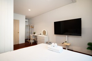 Economy-Stadtwohnung, 2 Schlafzimmer, Stadtblick | Kostenlose Minibar, Verdunkelungsvorhänge, Bügeleisen/Bügelbrett