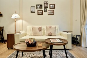 Classic Townhome, 2 Bedrooms, Non Smoking | Living area | 55-inch Smart TV with digital channels, Netflix, streaming services - Nivas Wanit (Bangkok)