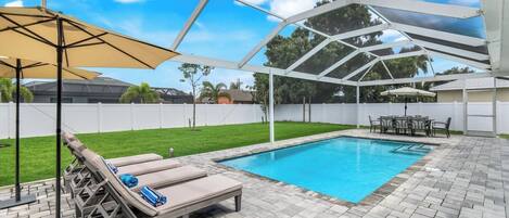 Utendørsbasseng og et oppvarmet basseng