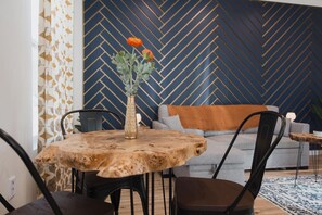 Dining - Windbird Mountain Retreat STR-300 (Buena Vista)