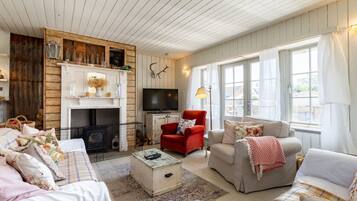 Smart TV, fireplace