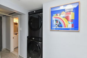 Interior - Times Square Stylish 5-Bedroom, 3-Bath Chic Duplex Apartment (New York)