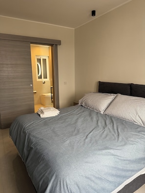 2 chambres, fer et planche Ă repasser, Wi-Fi gratuit, draps fournis
