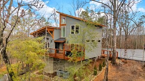 Exterior - Location, Location, Location! New Hidden Gem - Close to All the Top Attractions! (Pigeon Forge)