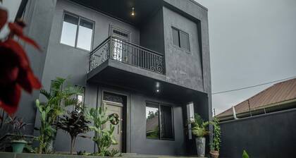 Crimson Mansion - Gated, Secured, Modern amenities for the whole family!