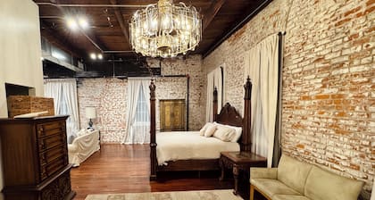 Elegant studio in Restored Downtown District of Plaquemine
