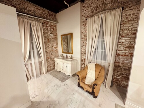 Water Tower at the Kinberger~Elegant studio in Downtown District of Plaquemine