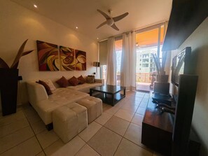 Living area - La Joya 302 - La Cruz Huanacaxtle (Cruz de Huanacaxtle)