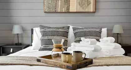 “Blue Bear” Perfect Mountain Getaway