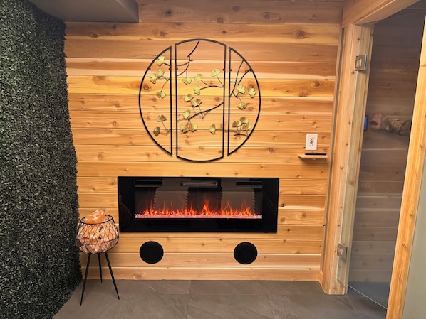 Interior - Paradise Perch-Cozy 1-bedroom apartment in downtown Faribault with Arcades. (Faribault)