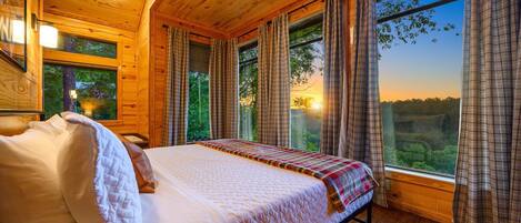 1 camera, una cassaforte in camera, una scrivania, ferro/asse da stiro