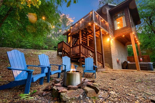 OMG Views•5min>Hochatown•Hot Tub•Firepit•Deck•King Bed•Tile Shower