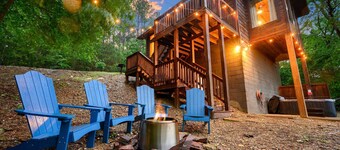 OMG Views•5min>Hochatown•Hot Tub•Firepit•Deck•King Bed•Tile Shower