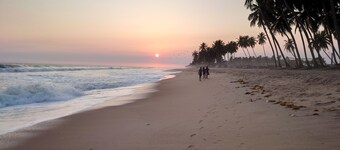 Red Villa on Lionsrest - a tropical garden 500m from the Atlantic beach