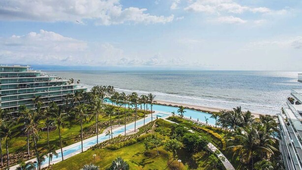 A resort with a pool, beach, and ocean view. - Peninsula Apartment 8-Best View - 3 Bedrooms (Bucerías)
