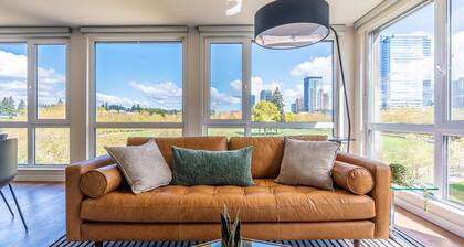 3BR | Views, Balcony, Gym | Bellevue | Sophari B