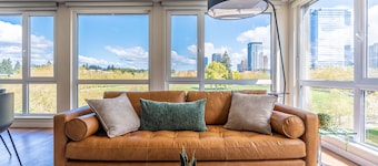 3BR | Views, Balcony, Gym | Bellevue | Sophari B