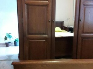 1 bedroom, internet, bed sheets