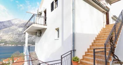 Charming Kotor Bay Retreat Just Steps from the Beach - Double Room with Seaview