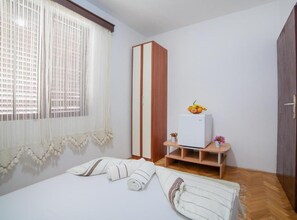 1 bedroom, iron/ironing board, internet, bed sheets