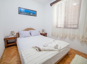 1 bedroom, iron/ironing board, Internet, bed sheets - Petrovac Serenity Stay Near the Beach - Standard Double Room (Petrovac na Moru)