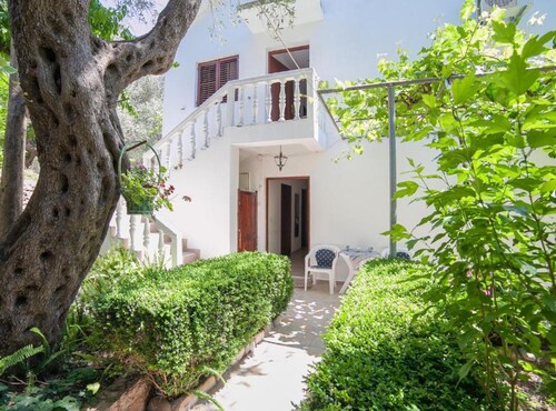 Petrovac Serenity Stay Near the Beach - Triple Room with Balcony