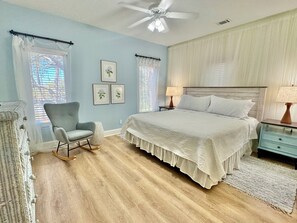 8 bedrooms, desk, iron/ironing board, travel crib