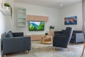 TV, fotballspill og bordtennis