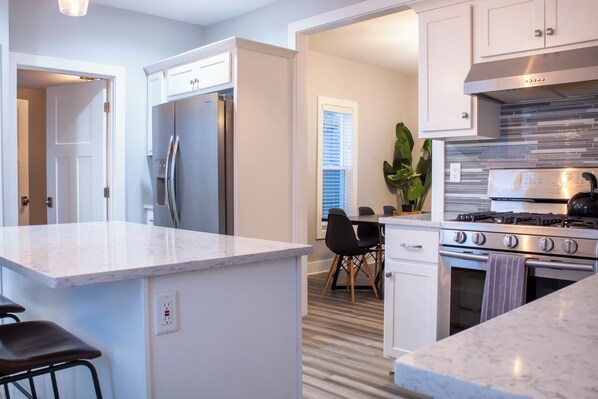 Fridge, microwave, oven, stovetop - Entire Home Near Downtown (Grand Rapids)