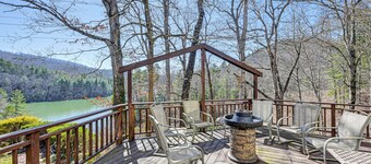 Lakefront Cabin Retreat w/ Dock in Robbinsville!