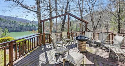 Lakefront Cabin Retreat w/ Dock in Robbinsville!